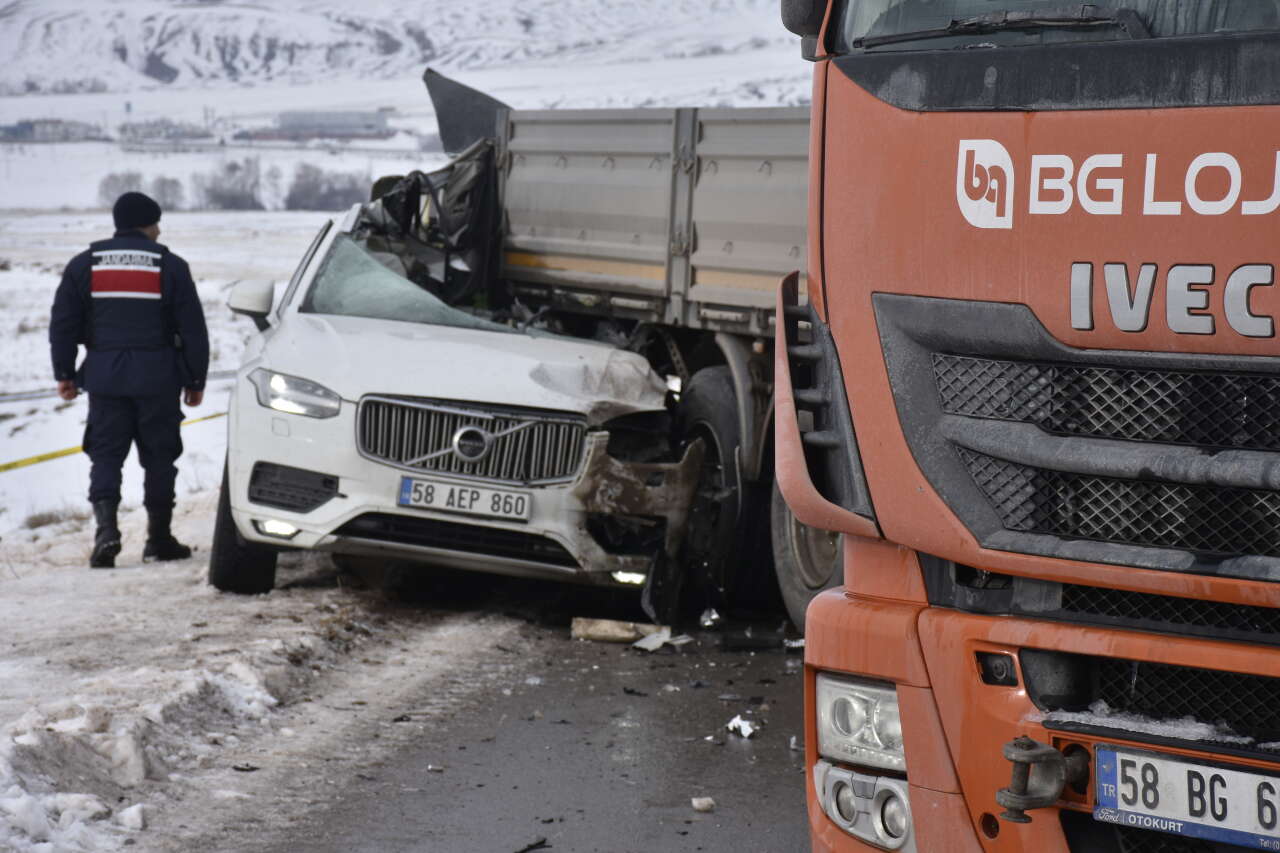 OSB yolunda TIR’a çarpan otomobilden büyük acı çıktı! İş adamı Ahmet Yasak öldü 15